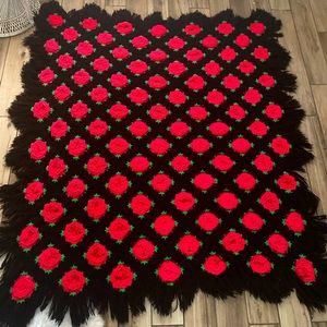 🧶SOLD Gorgeous heavy hand crocheted 3D